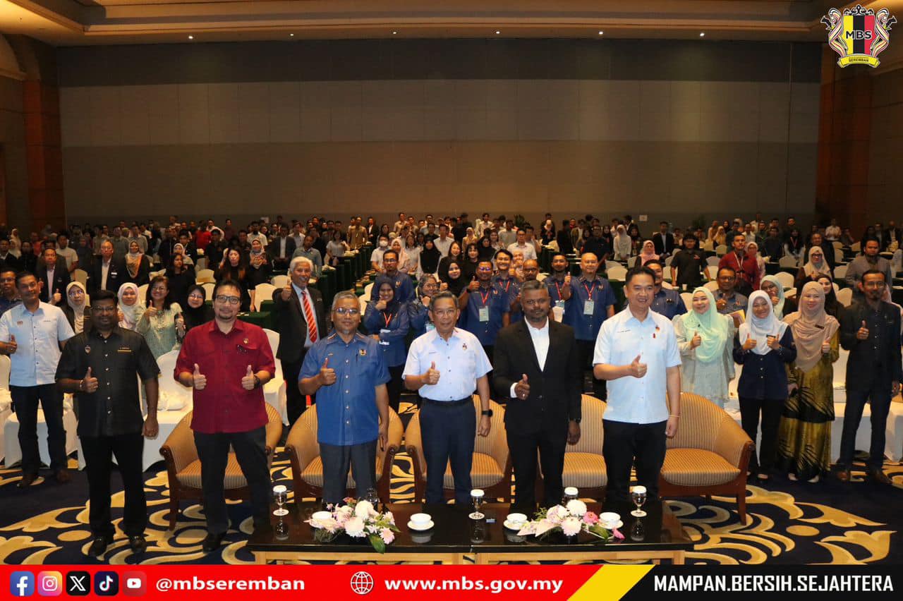 MAJLIS PERASMIAN SEMINAR MEMACU MALAYSIA VISION VALLEY KE ARAH BANDAR PINTAR DAN RENDAH KARBON
