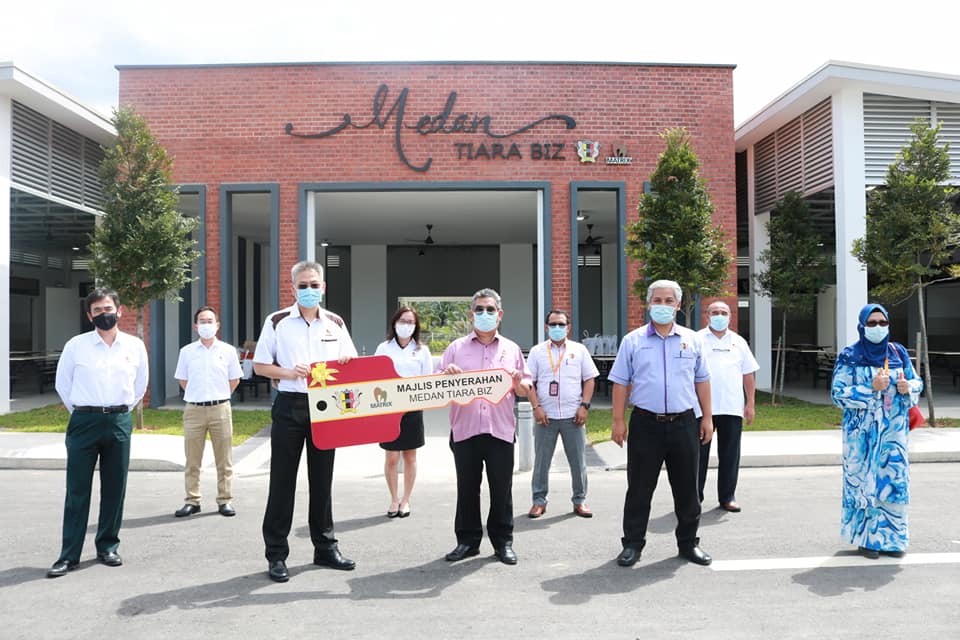 MAJLIS PENYERAHAN MEDAN TIARA BIZ SENDAYAN