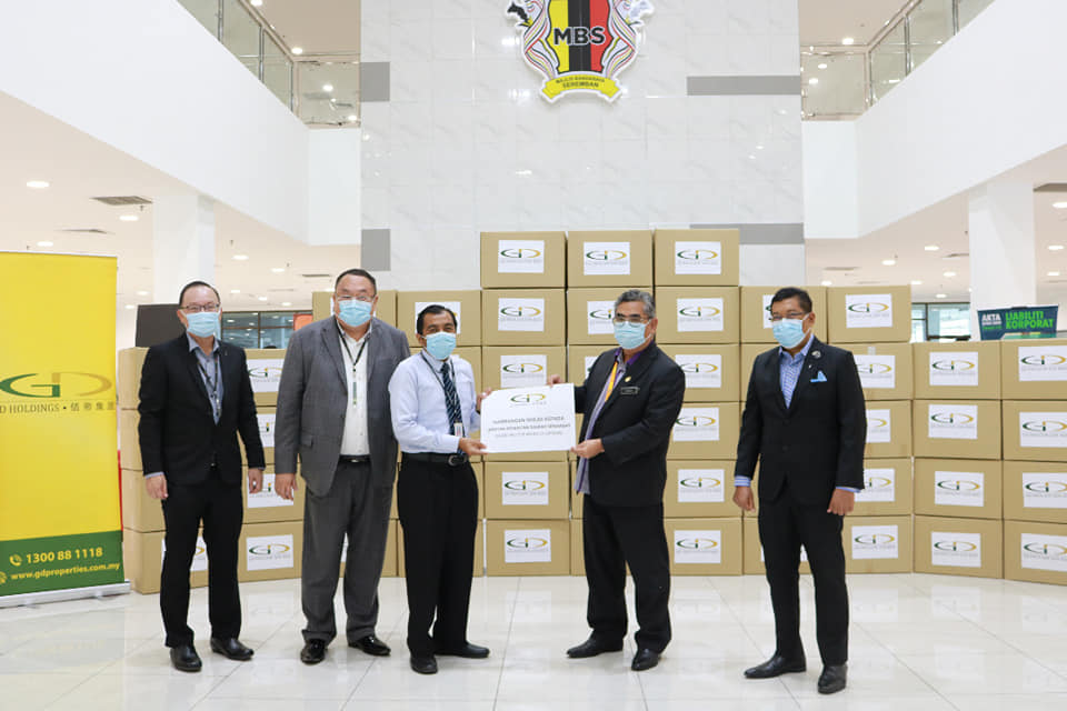 MAJLIS PENYERAHAN SUMBANGAN PELITUP MUKA (FACE MASK)