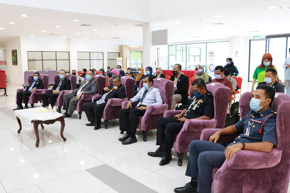 MAJLIS PENYERAHAN SUMBANGAN PELITUP MUKA (FACE MASK)