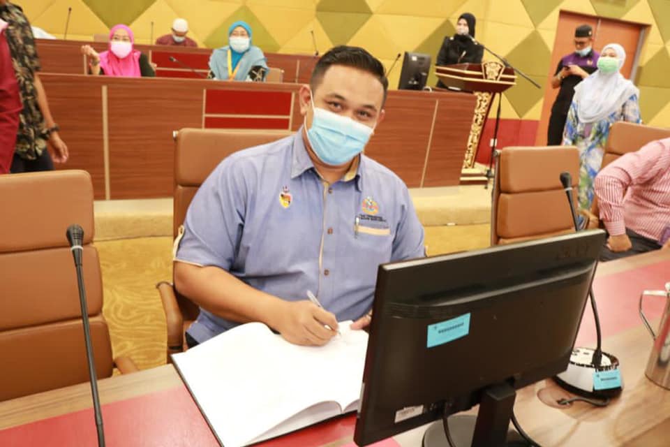 MAJLIS TANDATANGAN KONTRAK PERJANJIAN PENGURUSAN PUSAT INTERNET HARAPAN RAKYAT PANGSAPURI SERI PERDANA PAROI