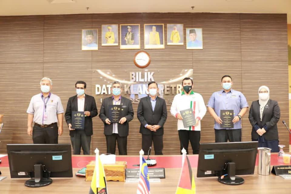 MAJLIS TANDATANGAN KONTRAK PERJANJIAN PENGURUSAN PUSAT INTERNET HARAPAN RAKYAT PANGSAPURI SERI PERDANA PAROI