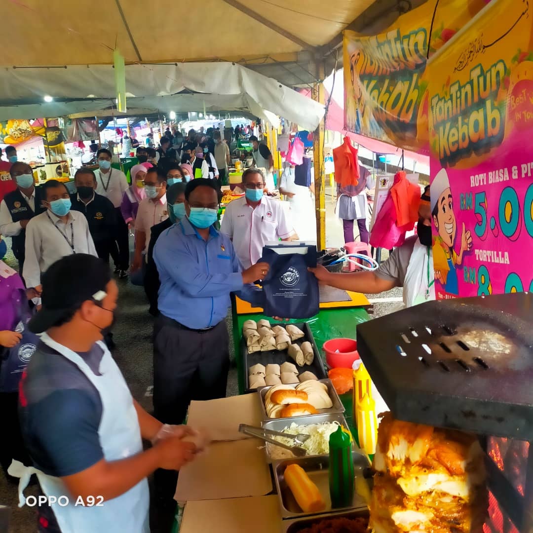 PROGRAM JERAYAWARA BAZAR RAMADHAN ONE AVENUE SEREMBAN 2 BERSAMA EXCO KESIHATAN, ALAM SEKITAR, KOPERASI DAN KEPENGGUNAAN ANJURAN JAB.KESIHATAN NEGERI,NEGERI SEMBILAN