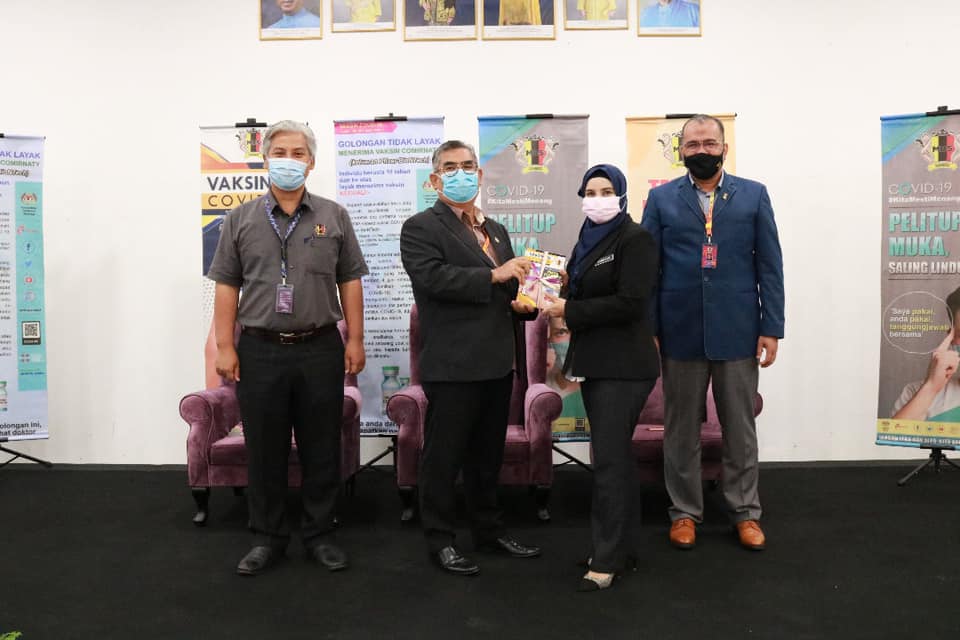 MAJLIS PENYERAHAN FLYERS / BAHAN PROMOSI BERKAITAN COVID-19