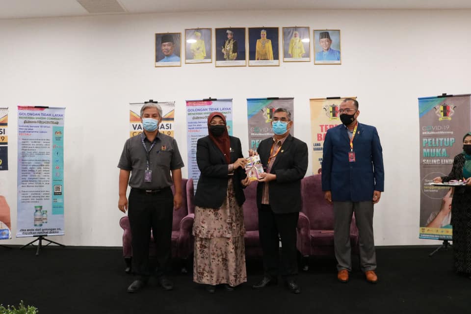 MAJLIS PENYERAHAN FLYERS / BAHAN PROMOSI BERKAITAN COVID-19