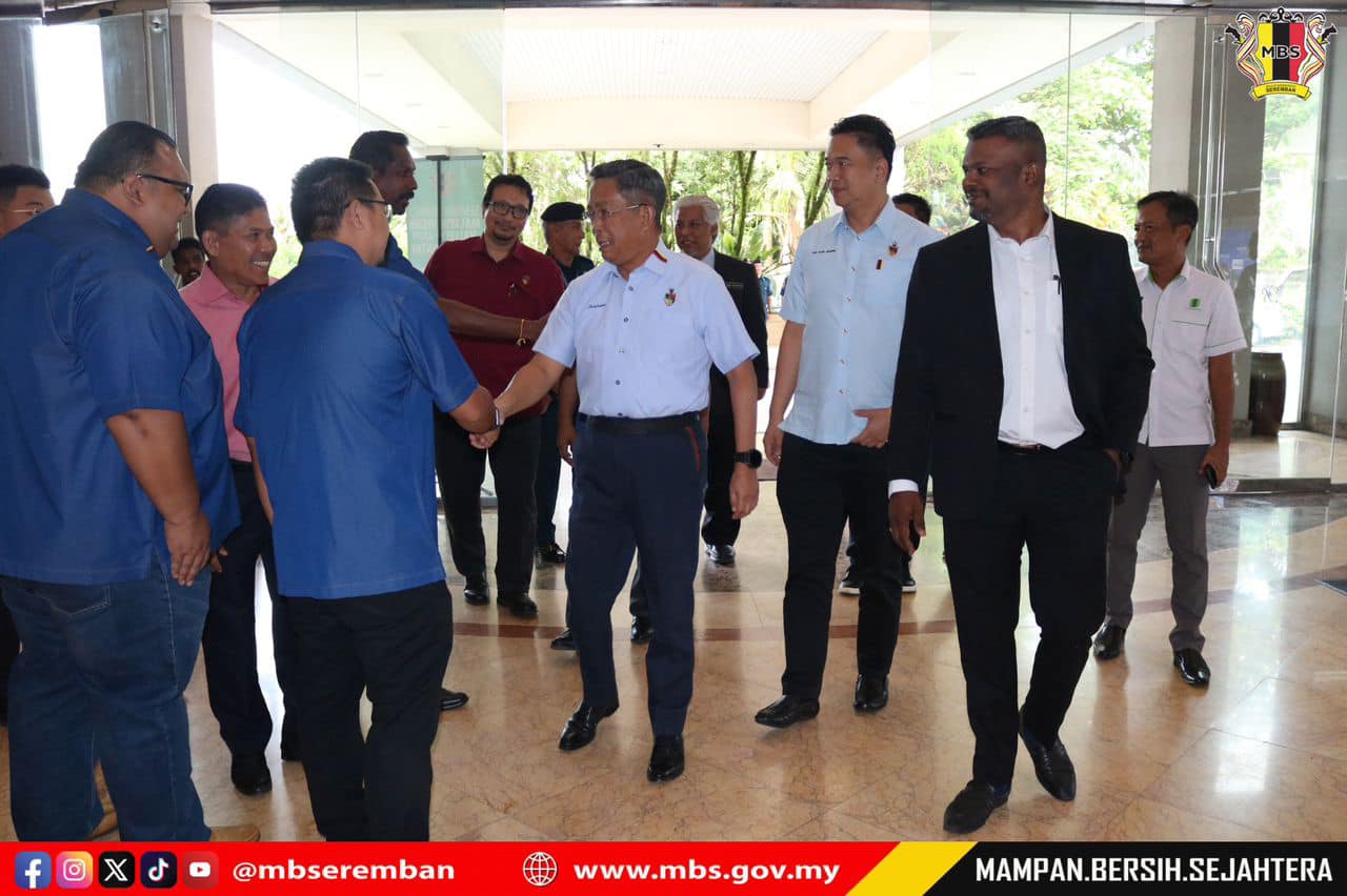 MAJLIS PERASMIAN SEMINAR MEMACU MALAYSIA VISION VALLEY KE ARAH BANDAR PINTAR DAN RENDAH KARBON
