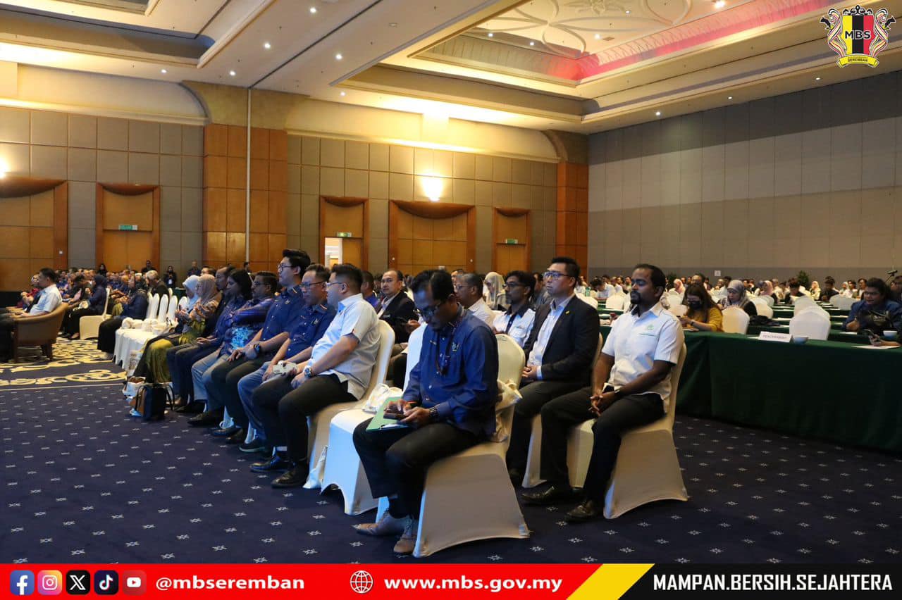 MAJLIS PERASMIAN SEMINAR MEMACU MALAYSIA VISION VALLEY KE ARAH BANDAR PINTAR DAN RENDAH KARBON