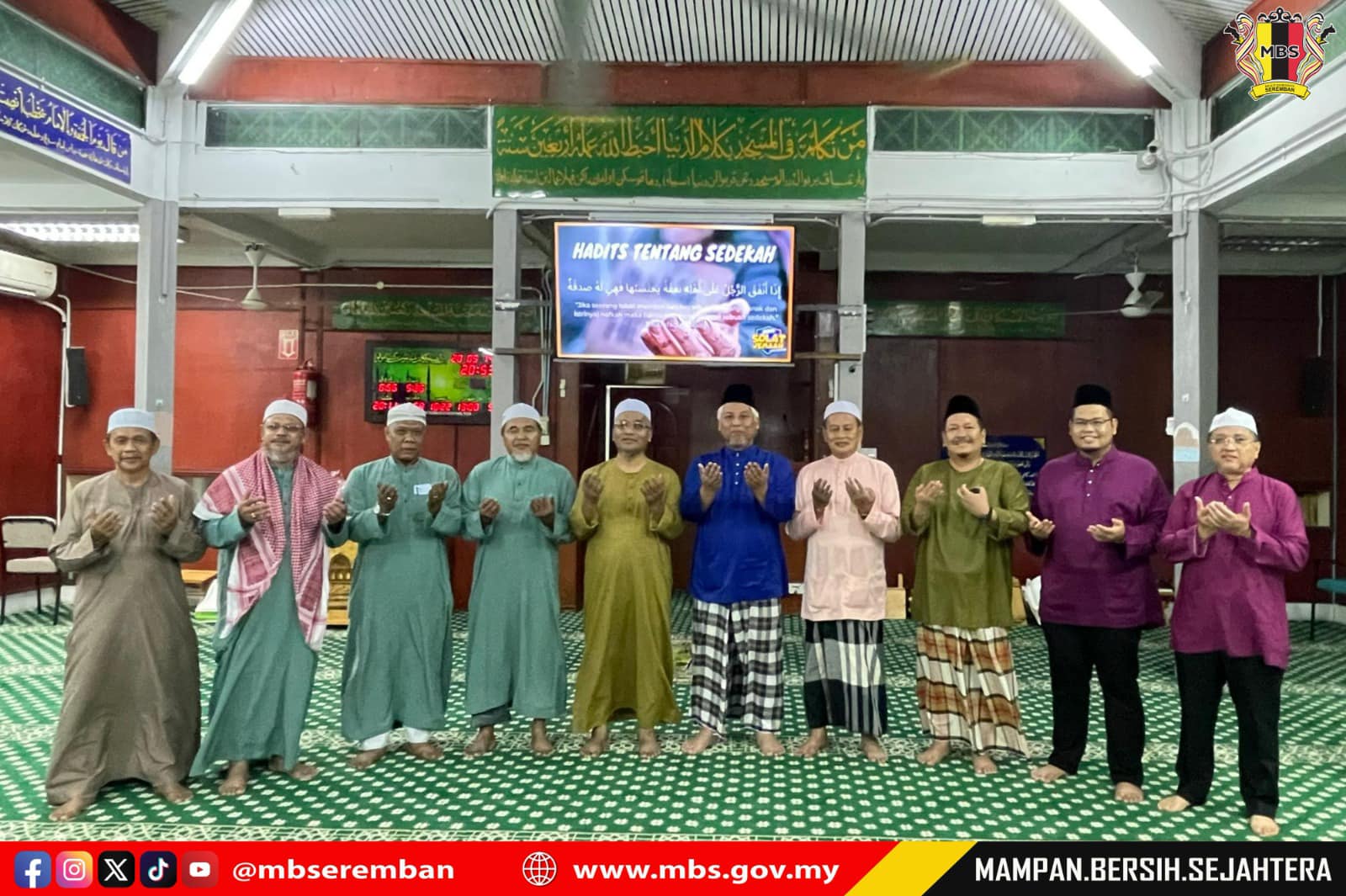 PENYERAHAN SIJIL PENGHARGAAN PREMIS MAKANAN GRED 'A' OLEH JABATAN PEMBERSIHAN DAN KESIHATAN PERSEKITARAN, MAJLIS BANDARAYA SEREMBAN