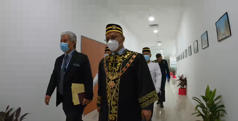 ANGKAT SUMPAH AHLI MAJLIS