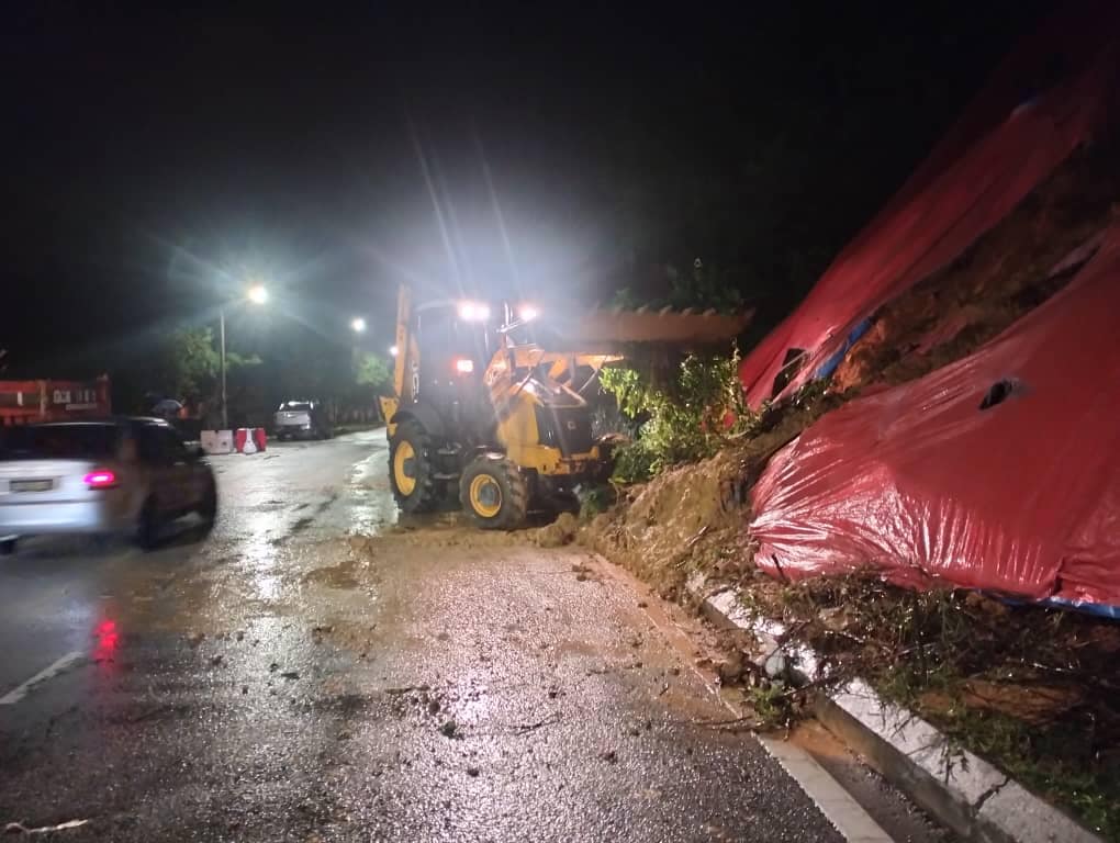 Tanah Runtuh Jalan Tok Dagang