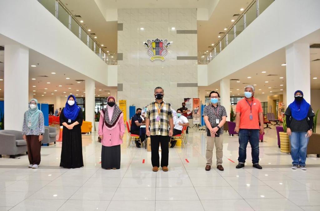 PEMBERIAN VAKSIN COVID-19 DI WISMA MBS