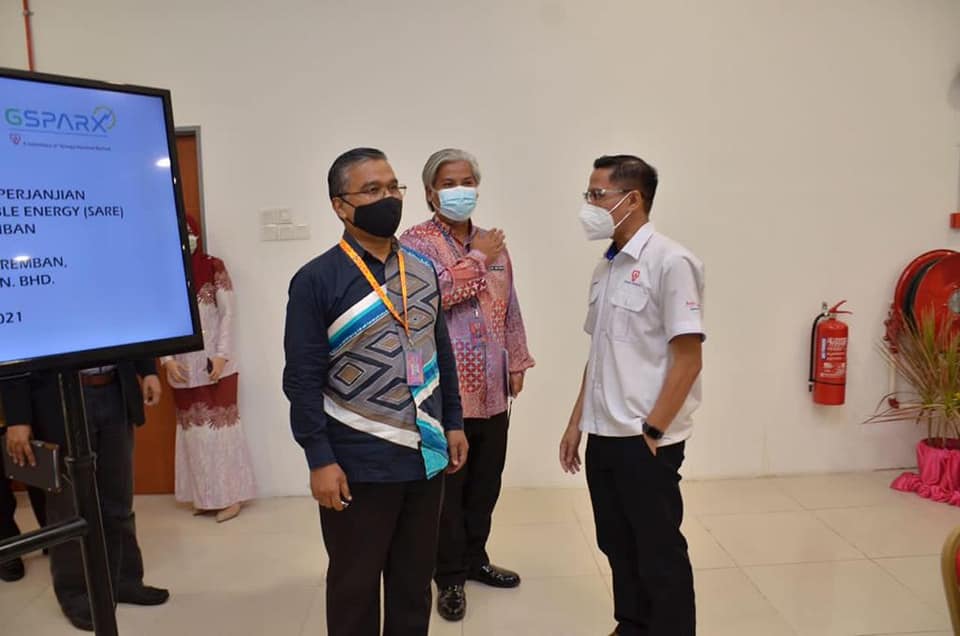 MAJLIS MENANDATANGANI PERJANJIAN ‘SUPPLY AGREEMENT OF RENEWABLE ENERGY (SARE)’ PASAR BESAR SEREMBAN 