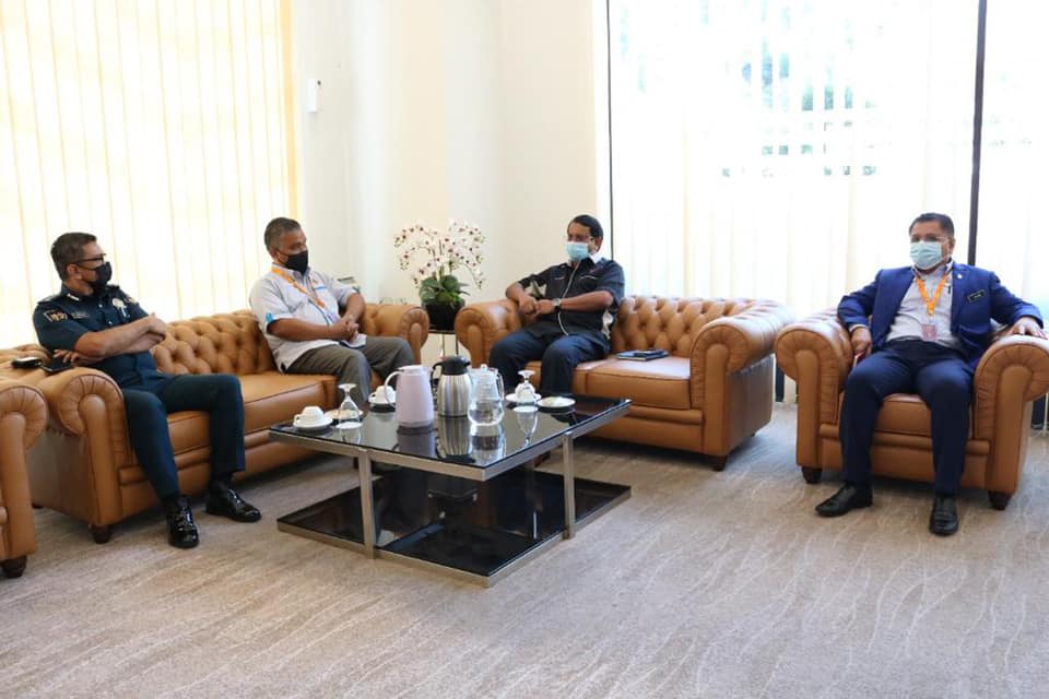 KUNJUNGAN HORMAT PENGARAH VETERINAR NEGERI SEMBILAN KE ATAS DATUK BANDAR