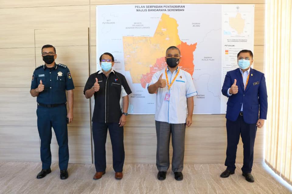 KUNJUNGAN HORMAT PENGARAH VETERINAR NEGERI SEMBILAN KE ATAS DATUK BANDAR