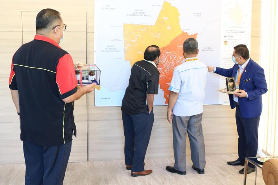 KUNJUNGAN HORMAT PENGARAH VETERINAR NEGERI SEMBILAN KE ATAS DATUK BANDAR