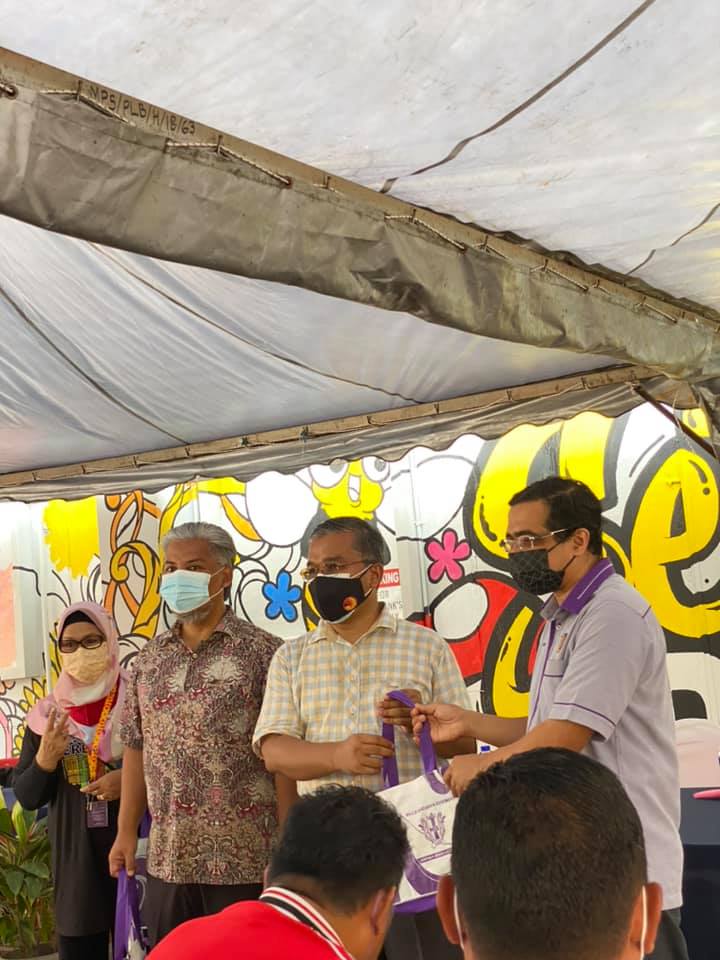​MAJLIS GIMIK PELANCARAN MURAL DAN LIBAT URUS [Click and drag to move] ​