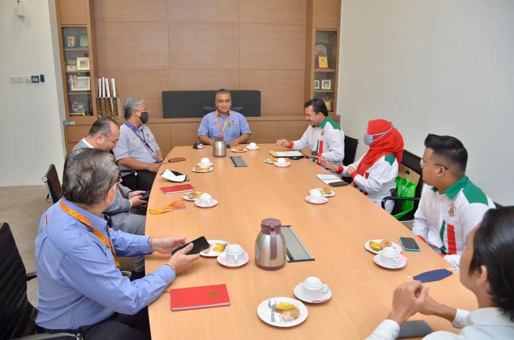 KUNJUNGAN HORMAT KE ATAS DATUK BANDAR OLEH GABUNGAN PELAJAR MELAYU SEMENANJUNG NEGERI SEMBILAN