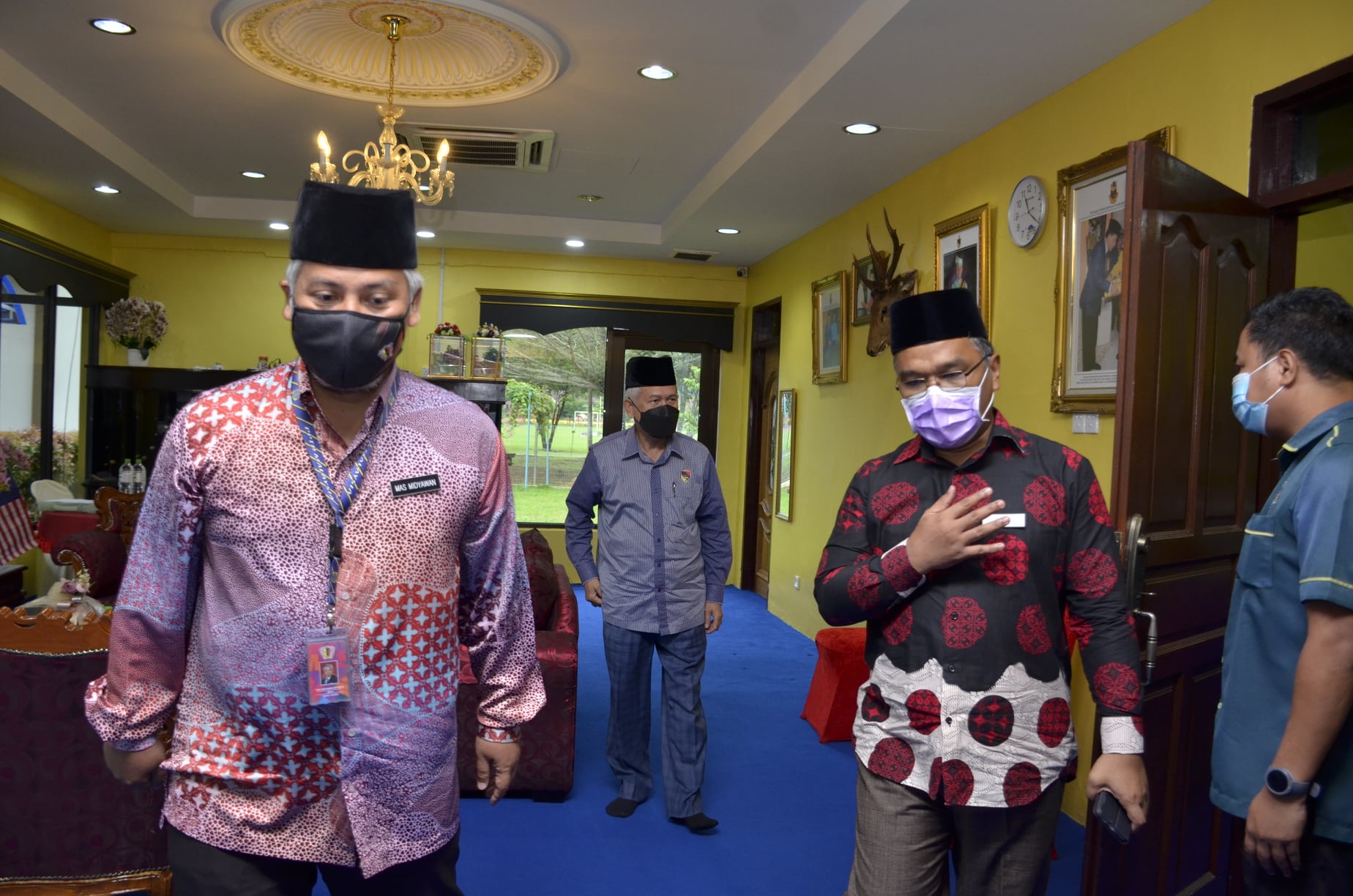 DATUK BANDAR MAJLIS BANDARAYA SEREMBAN TELAH MENGADAP Y.T.M. DATO' JOHAN PAHLAWAN LELA PERKASA SITIAWAN, DATO' MUHAMMED BIN HAJI ABDULLAH, UNDANG LUAK JOHOL