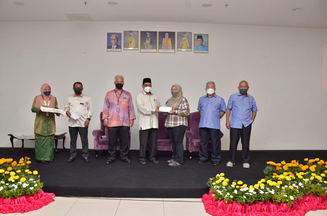 MAJLIS PENYERAHAN TAWARAN GERAI TAMAN AMPANGAN SEMPENA ULANG TAHUN KE-2 MAJLIS BANDARAYA SEREMBAN