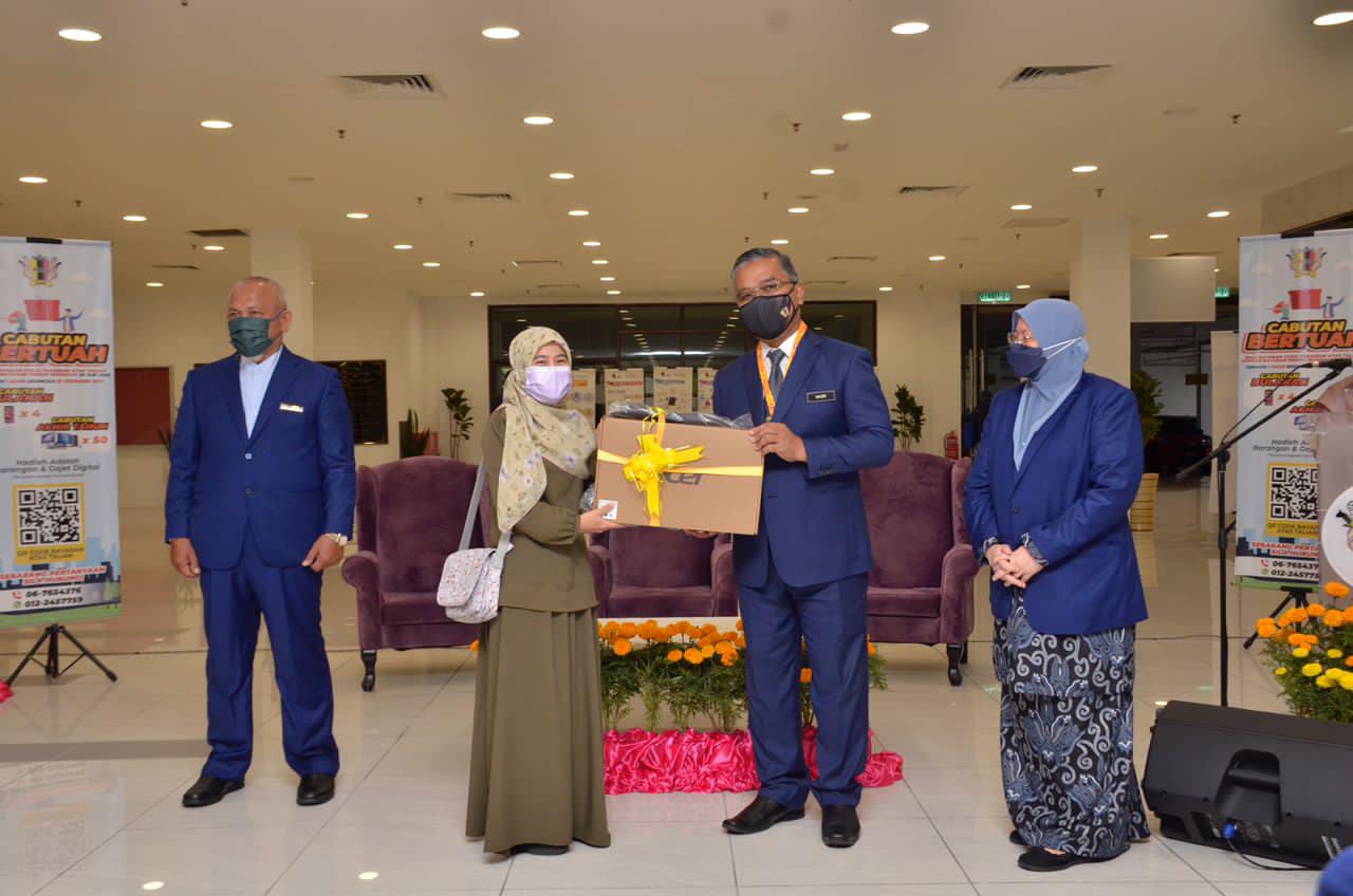 MAJLIS PENYAMPAIAN HADIAH CABUTAN BERTUAH KEMPEN BAGI BAYARAN CUKAI TAKSIRAN ATAS TALIAN DENGAN BAYARAN PENUH SEHINGGA 30 JUN 2022