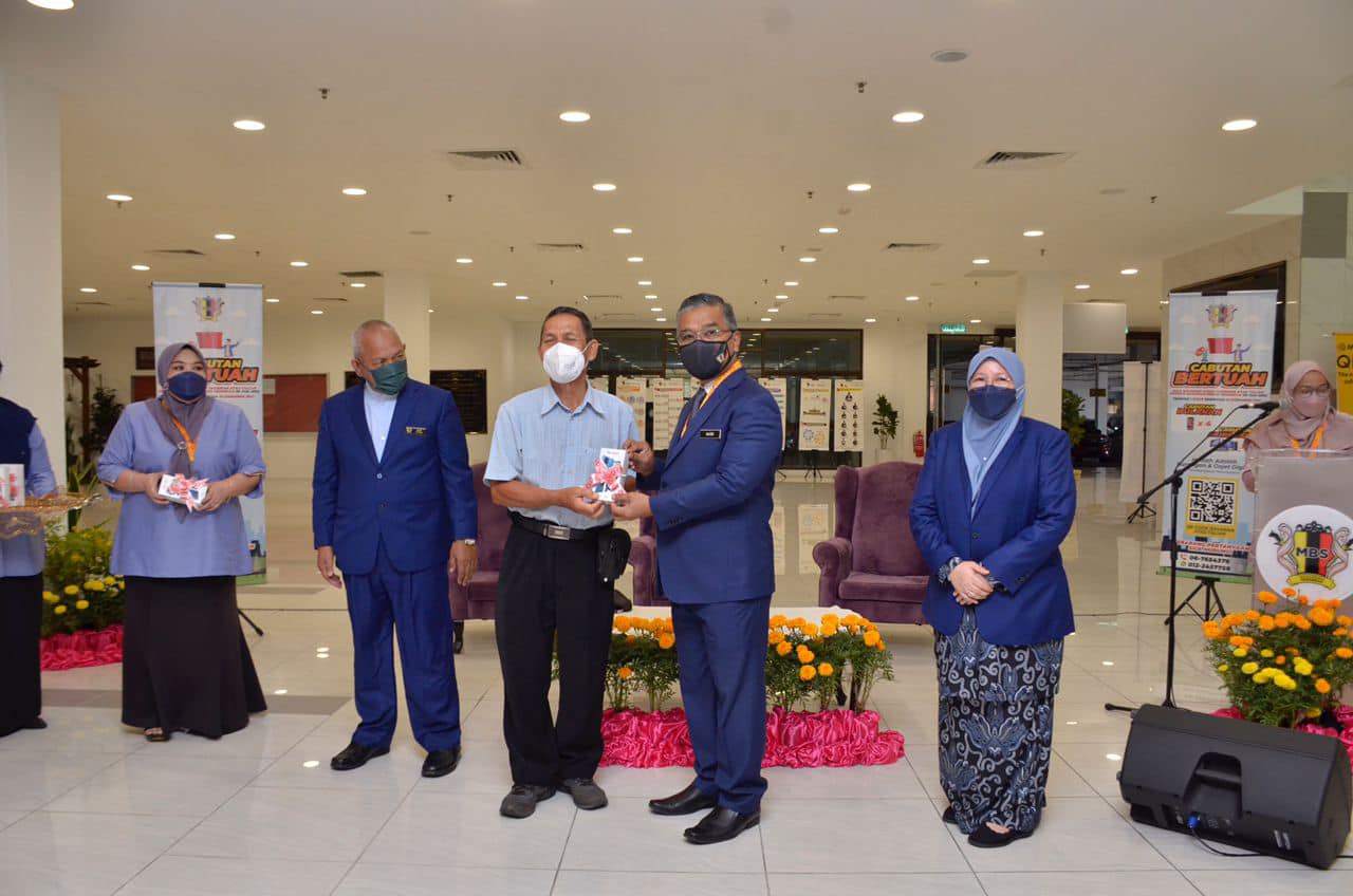 MAJLIS PENYAMPAIAN HADIAH CABUTAN BERTUAH KEMPEN BAGI BAYARAN CUKAI TAKSIRAN ATAS TALIAN DENGAN BAYARAN PENUH SEHINGGA 30 JUN 2022