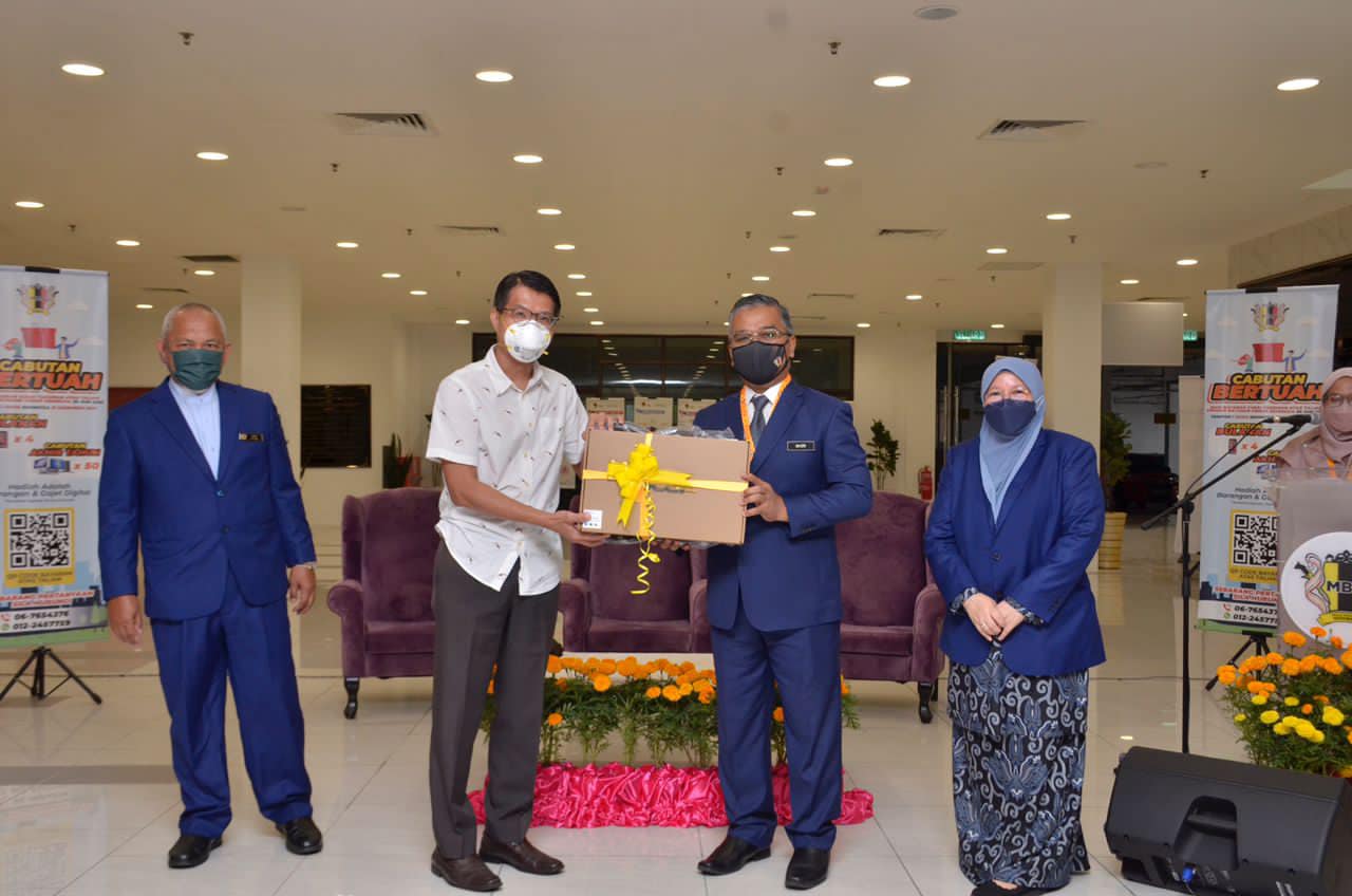 MAJLIS PENYAMPAIAN HADIAH CABUTAN BERTUAH KEMPEN BAGI BAYARAN CUKAI TAKSIRAN ATAS TALIAN DENGAN BAYARAN PENUH SEHINGGA 30 JUN 2022