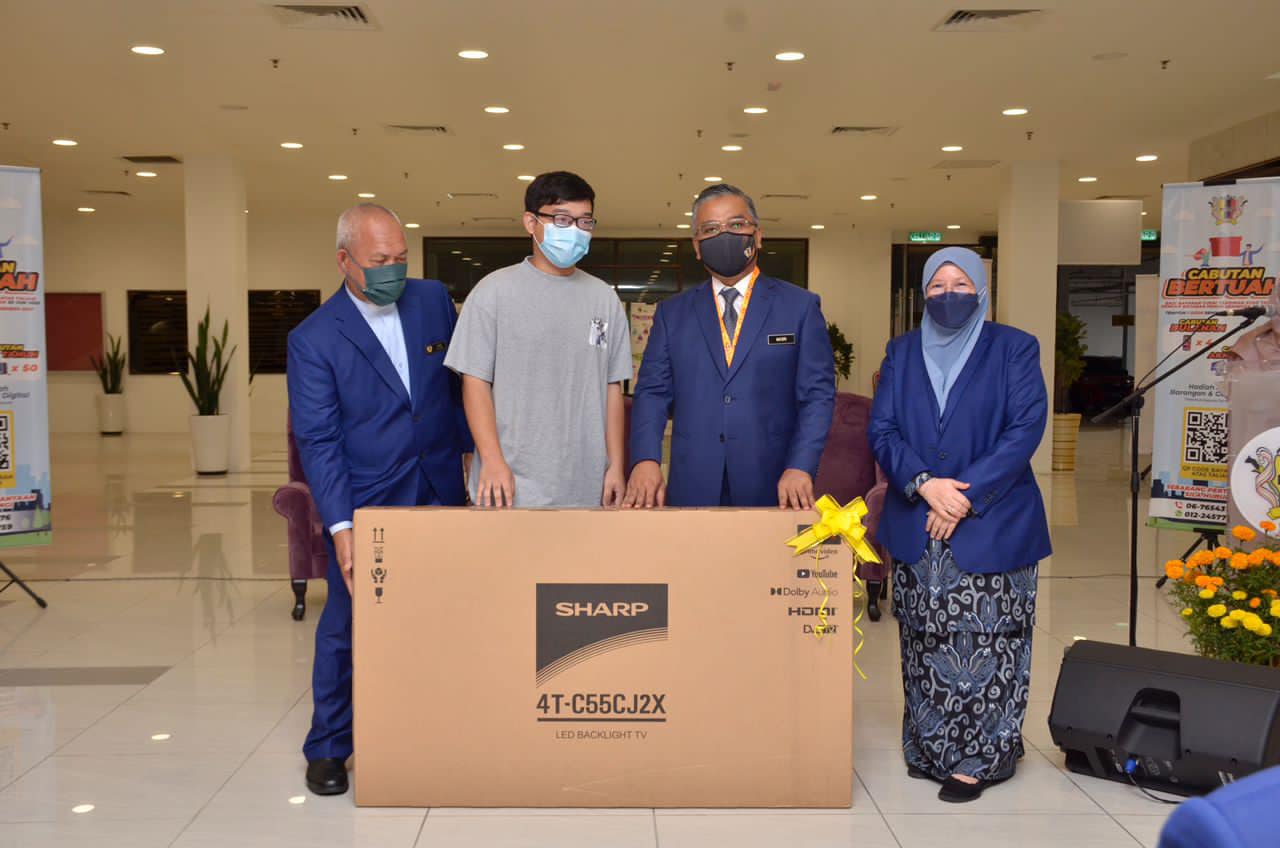 MAJLIS PENYAMPAIAN HADIAH CABUTAN BERTUAH KEMPEN BAGI BAYARAN CUKAI TAKSIRAN ATAS TALIAN DENGAN BAYARAN PENUH SEHINGGA 30 JUN 2022