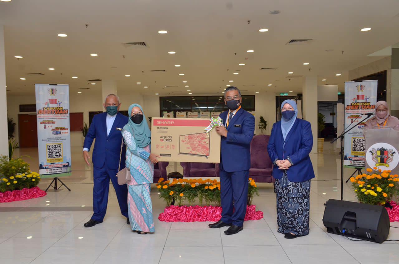 MAJLIS PENYAMPAIAN HADIAH CABUTAN BERTUAH KEMPEN BAGI BAYARAN CUKAI TAKSIRAN ATAS TALIAN DENGAN BAYARAN PENUH SEHINGGA 30 JUN 2022