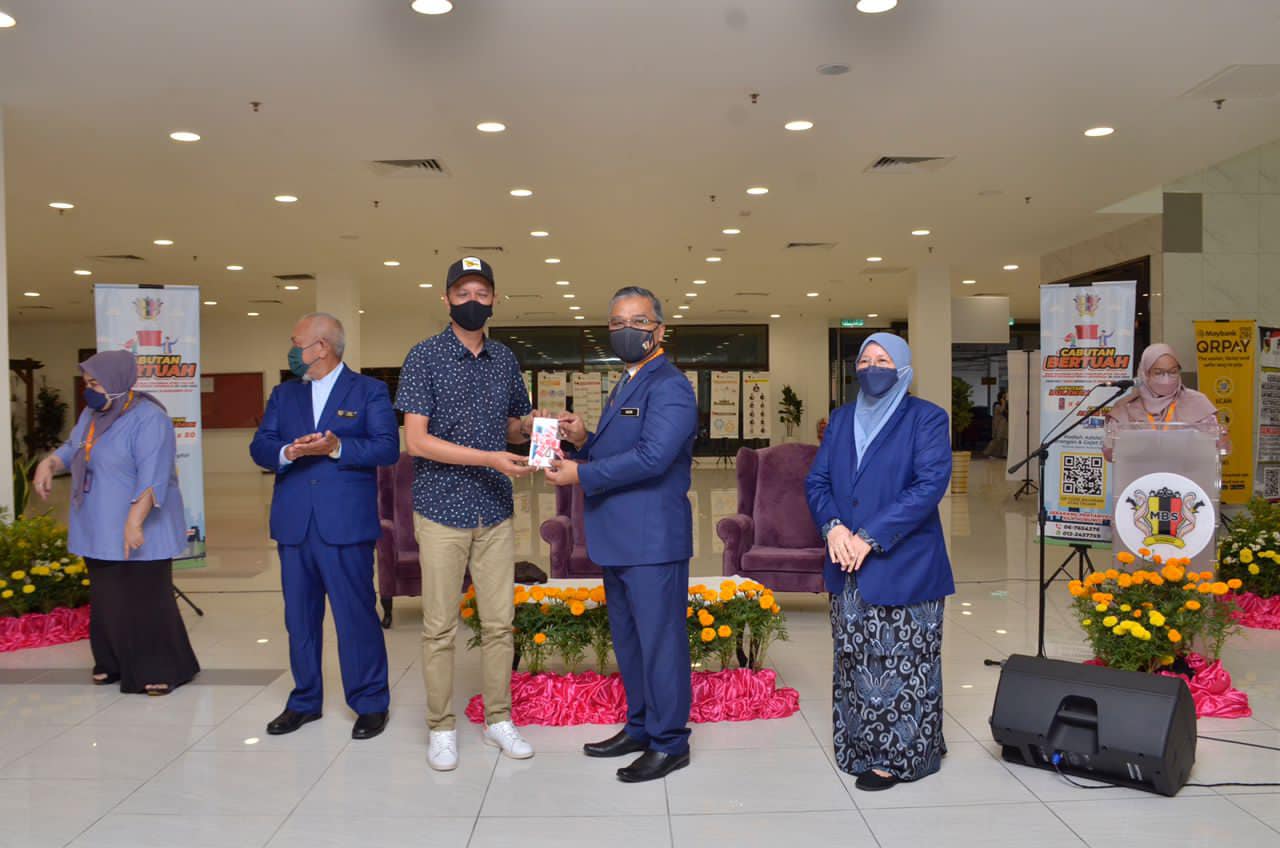 MAJLIS PENYAMPAIAN HADIAH CABUTAN BERTUAH KEMPEN BAGI BAYARAN CUKAI TAKSIRAN ATAS TALIAN DENGAN BAYARAN PENUH SEHINGGA 30 JUN 2022