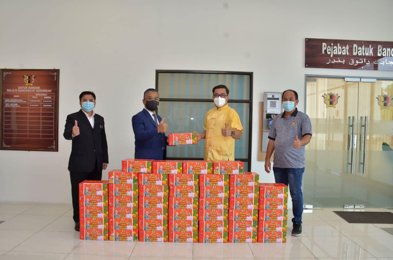 SUMBANGAN SEMPENA TAHUN BARU CINATASK FORCE SEKITAR KAWASAN BBN