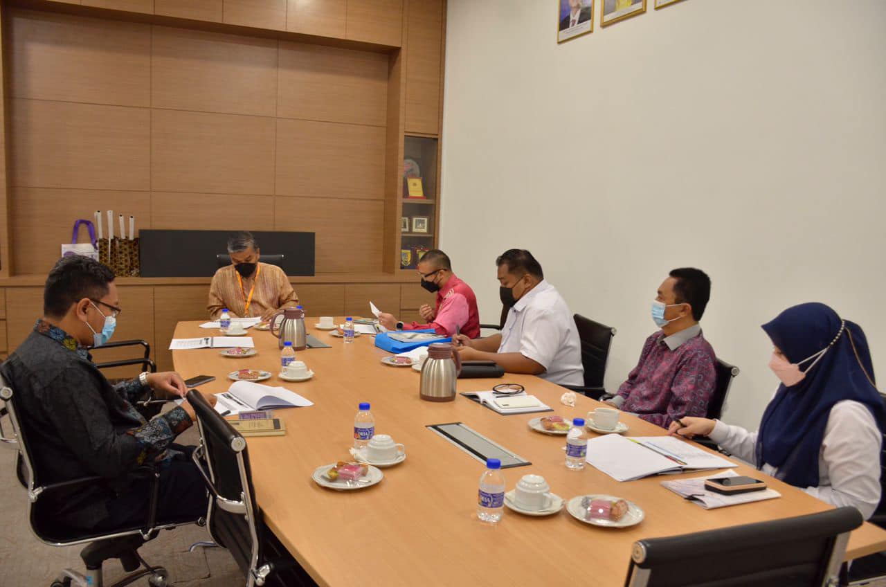 KUNJUNGAN HORMAT PENGARAH SURUHANJAYA PILIHANRAYA MALAYSIA (SPR) NEGERI SEMBILAN KE ATAS DATUK BANDAR