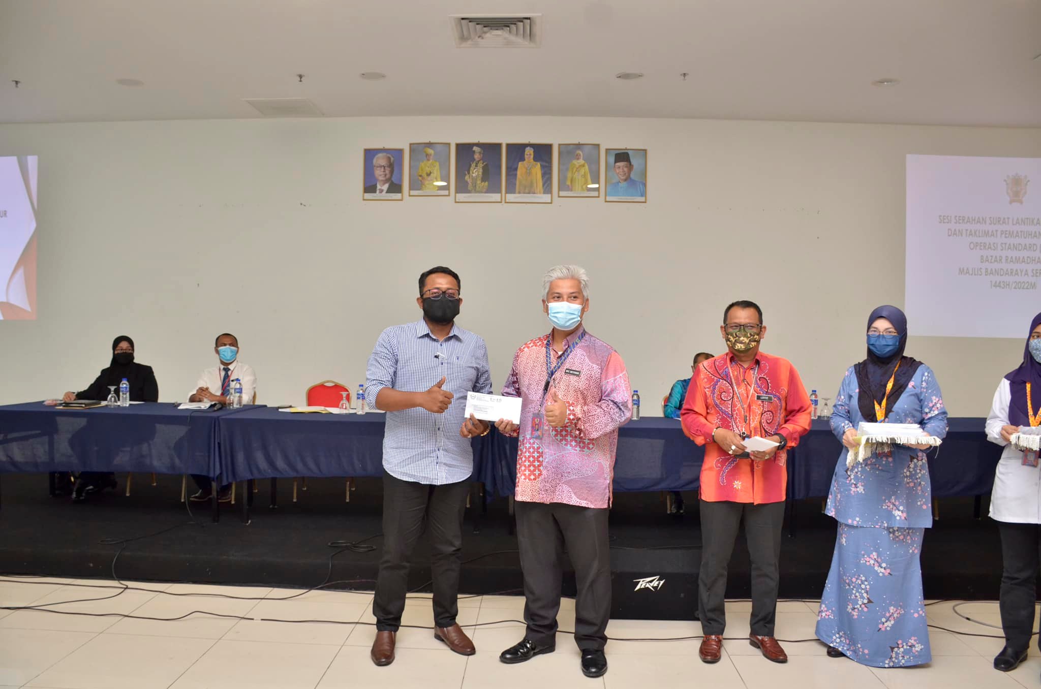 SERAHAN SURAT LANTIKAN PENGANJURAN DAN TAKLIMAT PEMATUHAN PROSEDUR OPERASI STANDARD (SOP) BAZAR RAMADHAN MAJLIS BANDARAYA SEREMBAN 1443H/2022M