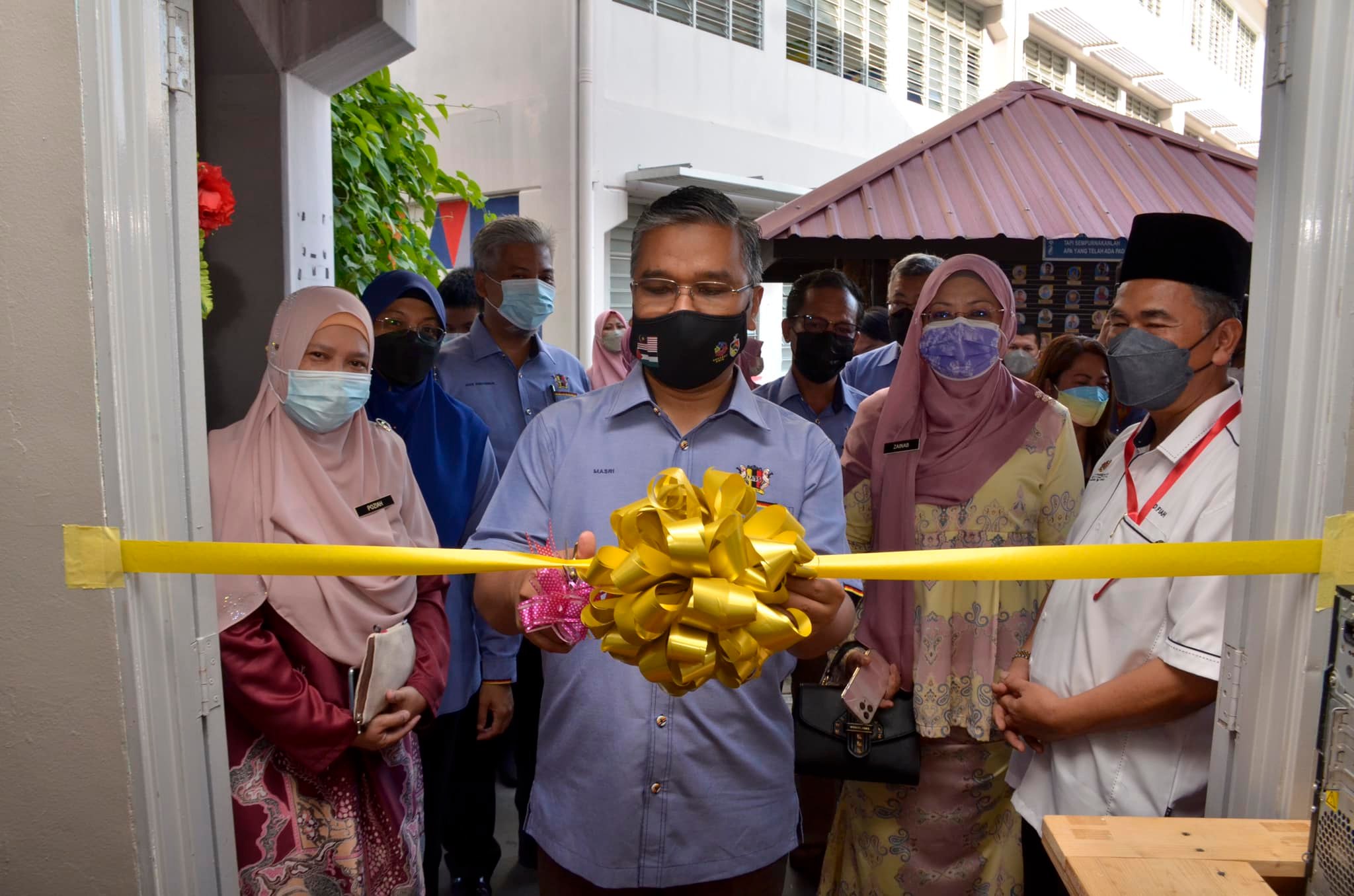 MAJLIS PENYERAHAN SUMBANGAN PERALATAN REFLEKSOLOGI SMK WARISAN PUTERI