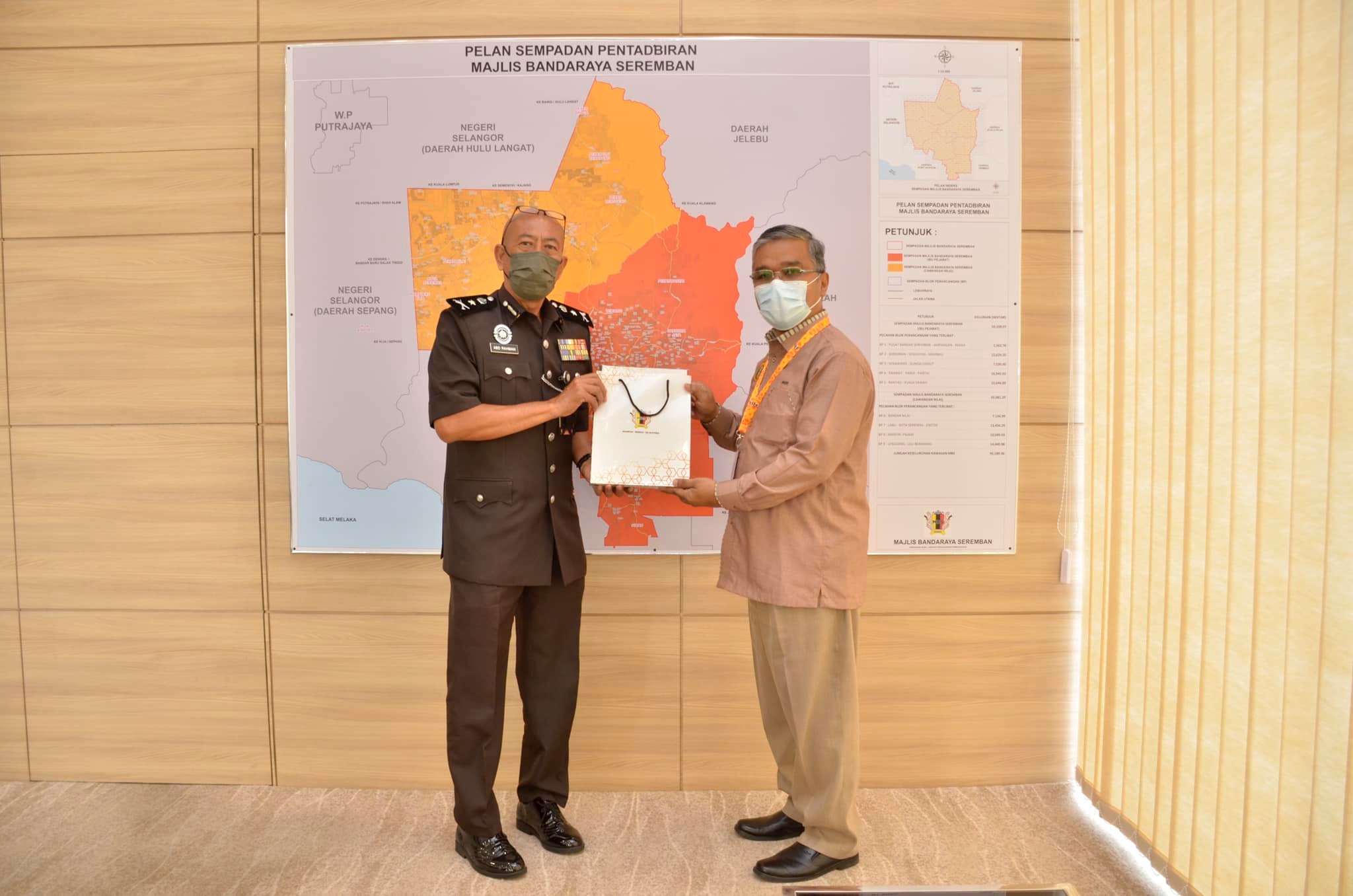 KUNJUNGAN HORMAT PENGARAH PENJARA N.SEMBILAN KE ATAS DATUK BANDAR