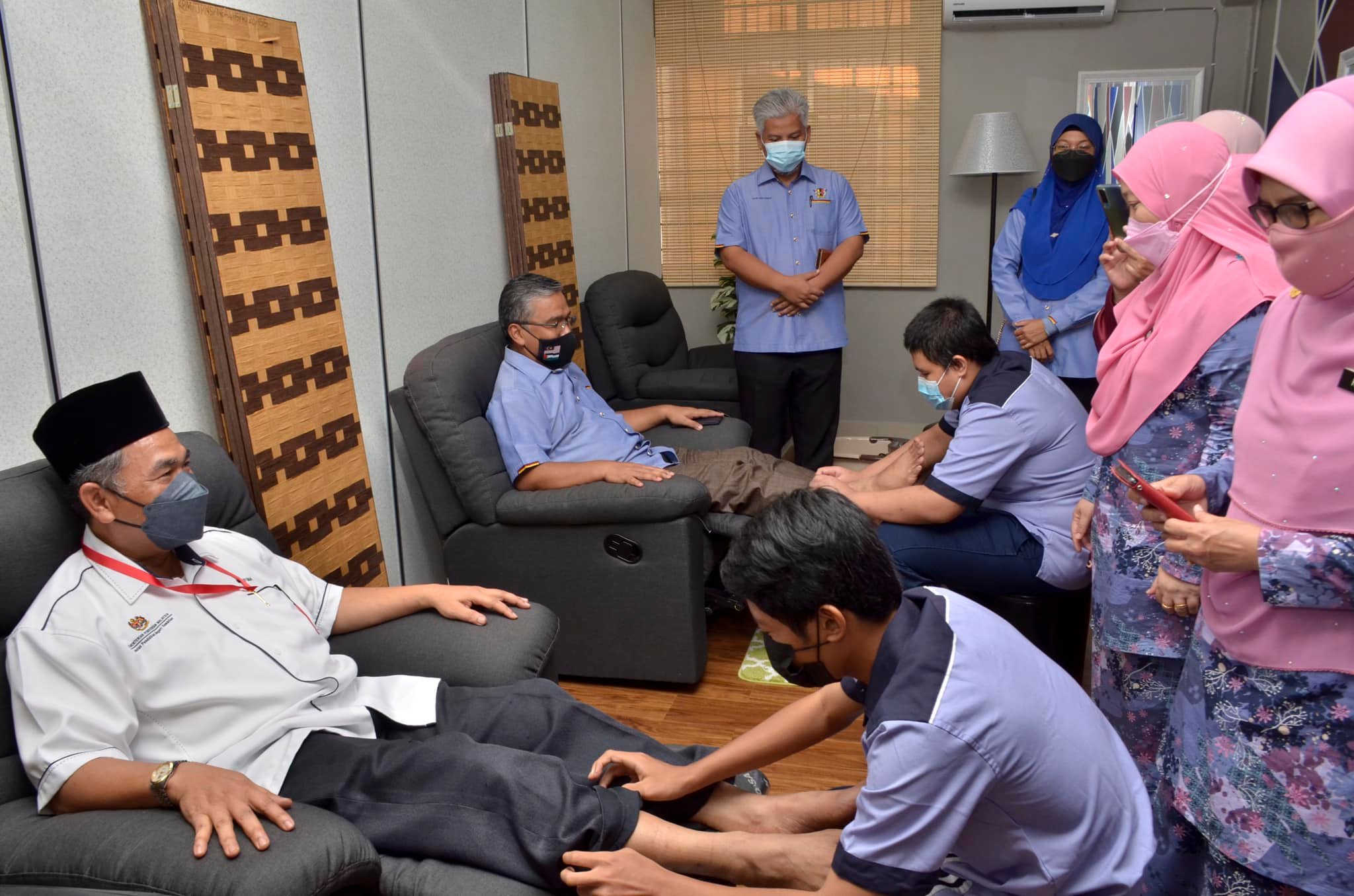 MAJLIS PENYERAHAN SUMBANGAN PERALATAN REFLEKSOLOGI SMK WARISAN PUTERI