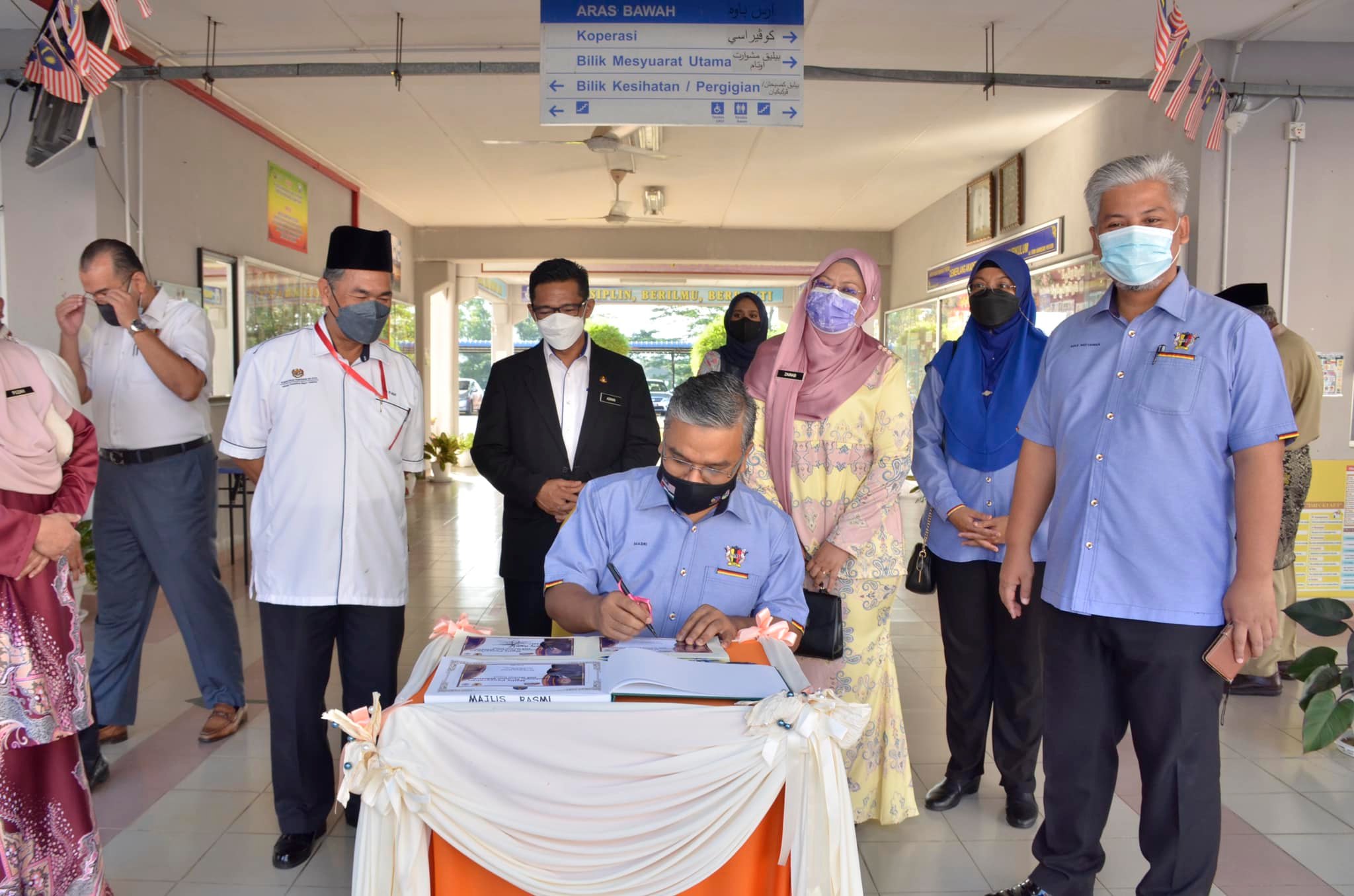 MAJLIS PENYERAHAN SUMBANGAN PERALATAN REFLEKSOLOGI SMK WARISAN PUTERI