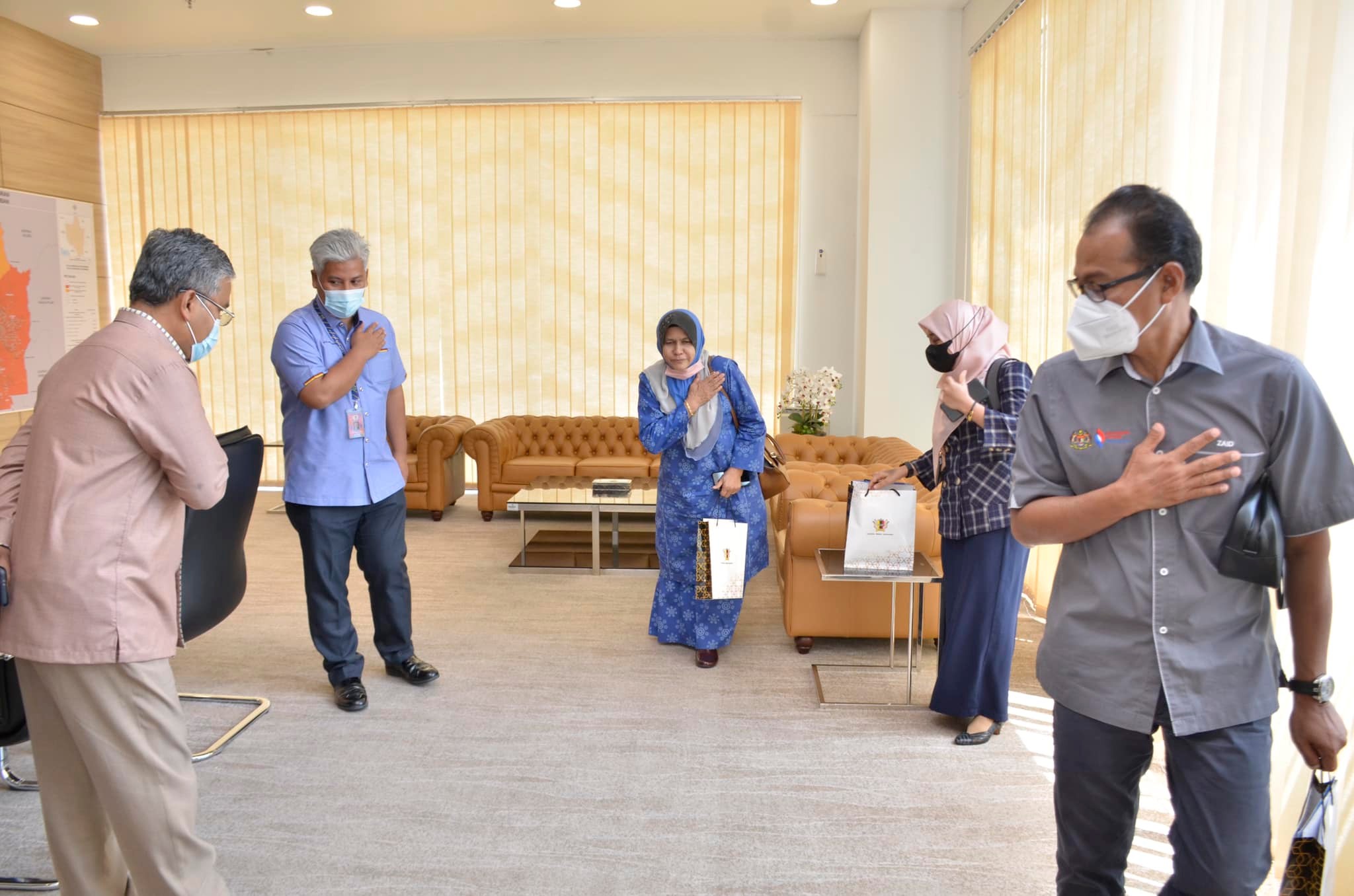 KUNJUNGAN HORMAT PENGARAH SURUHANJAYA KOPERASI MALAYSIA NEGERI SEMBILAN KE ATAS DATUK BANDAR