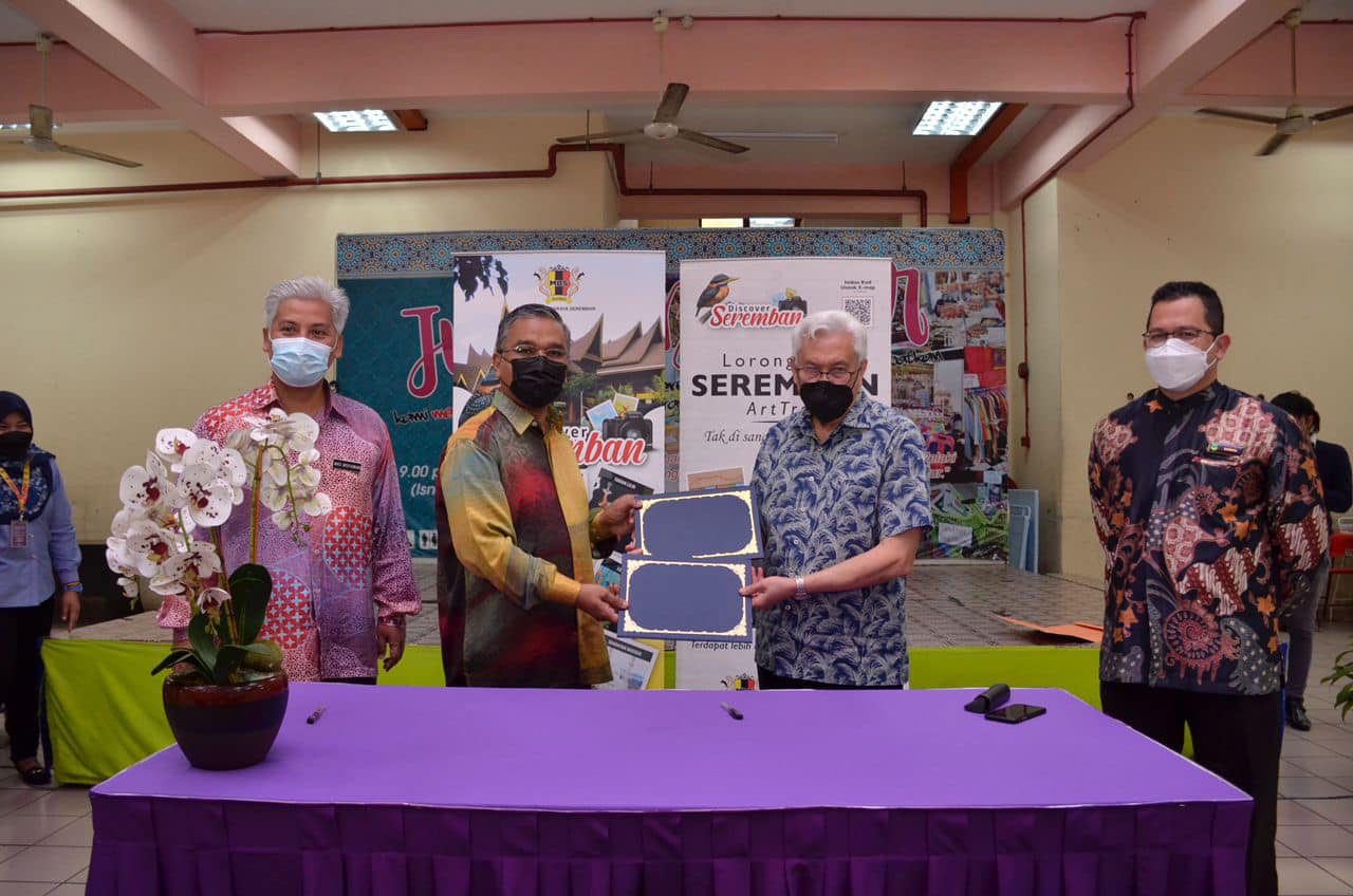 MAJLIS PENYERAHAN TANDAS KOMPLEKS BAZAAR MAINS DI ANTARA MAJLIS BANDARAYA SEREMBAN (MBS) KEPADA MAJLIS AGAMA ISLAM NEGERI SEMBILAN (MAINS)