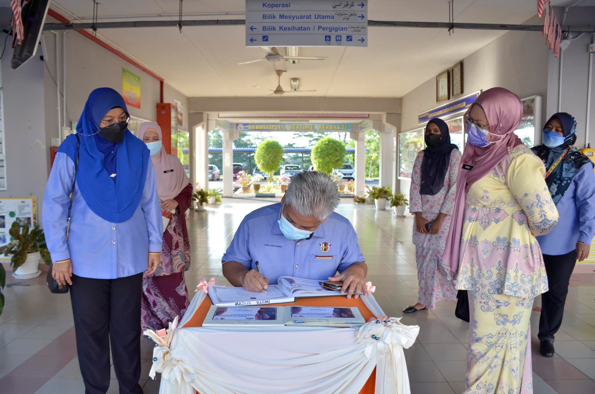 MAJLIS PENYERAHAN SUMBANGAN PERALATAN REFLEKSOLOGI SMK WARISAN PUTERI