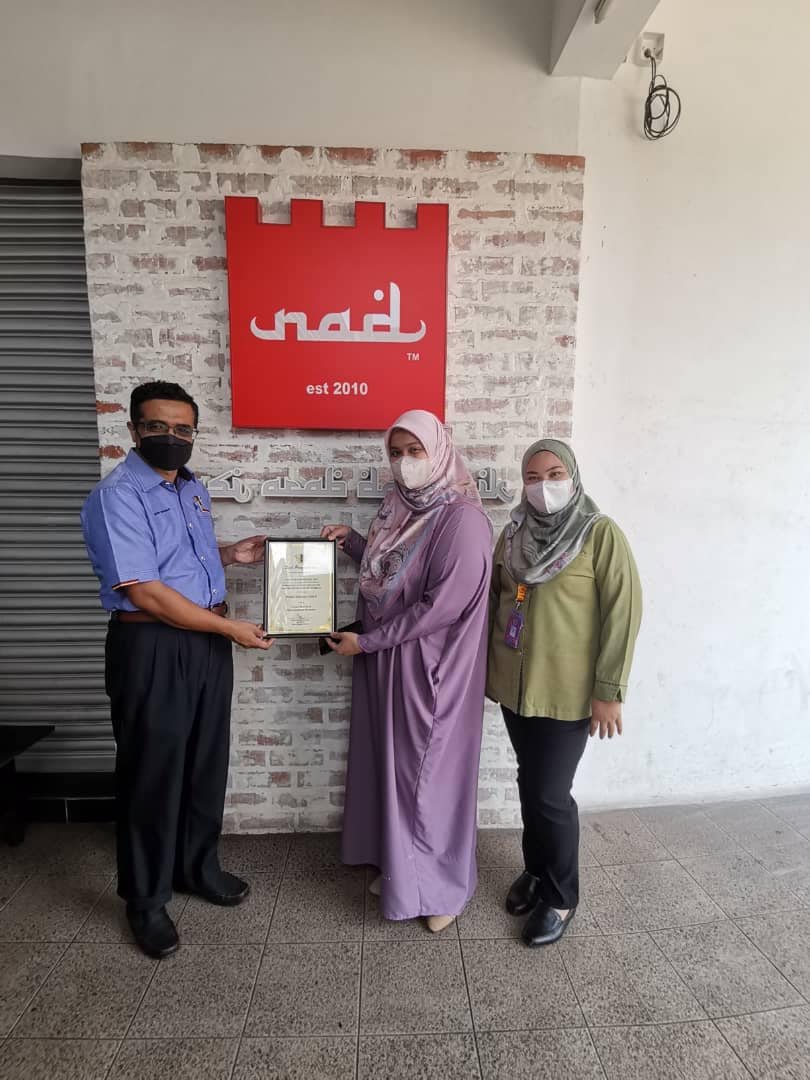 PENYERAHAN SIJIL PREMIS MAKANAN GRED A DI KAWASAN MAJLIS BANDARAYA SEREMBAN