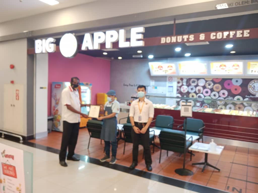 PENYERAHAN SIJIL PREMIS MAKANAN GRED A DI KAWASAN MAJLIS BANDARAYA SEREMBAN