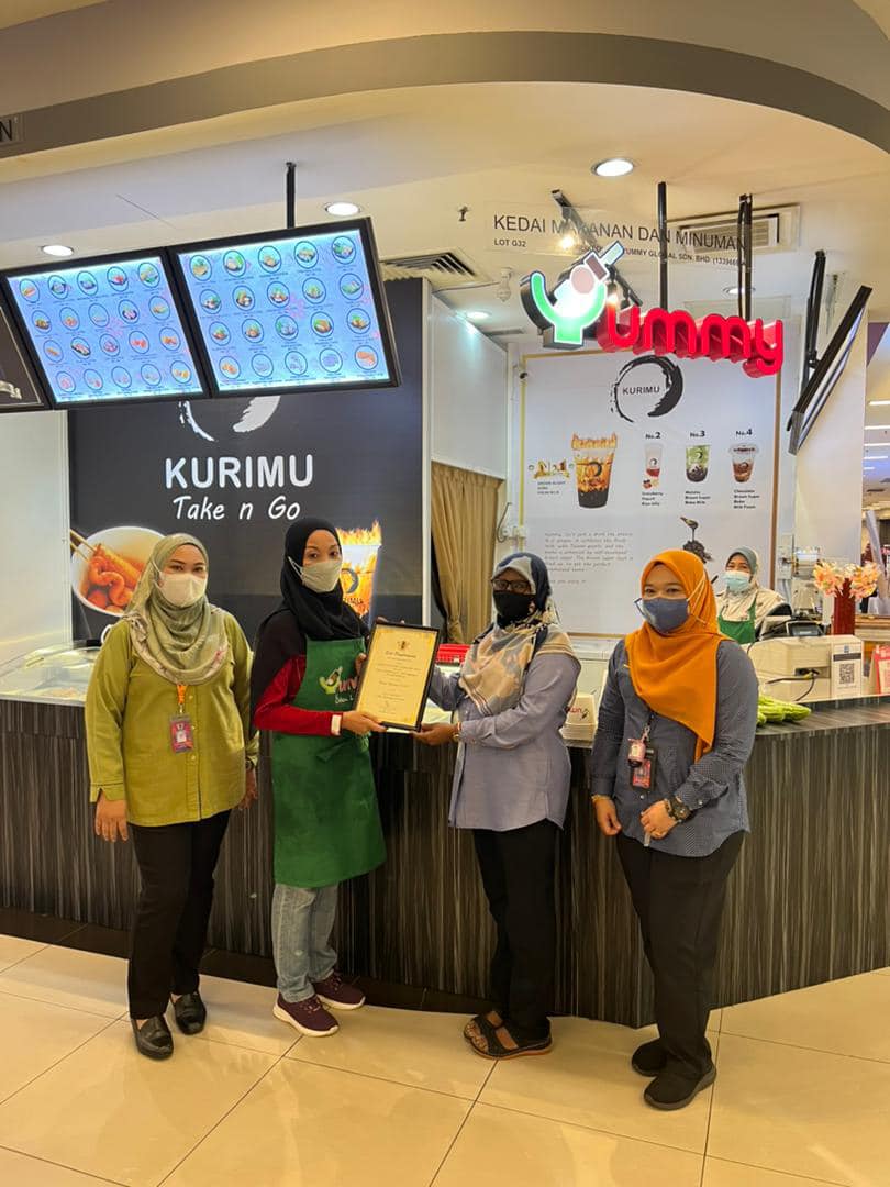 PENYERAHAN SIJIL PREMIS MAKANAN GRED A DI KAWASAN MAJLIS BANDARAYA SEREMBAN