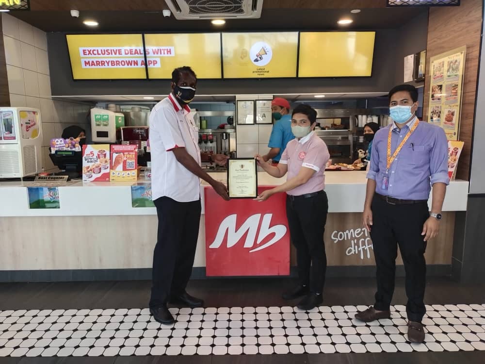 PENYERAHAN SIJIL PREMIS MAKANAN GRED A DI KAWASAN MAJLIS BANDARAYA SEREMBAN