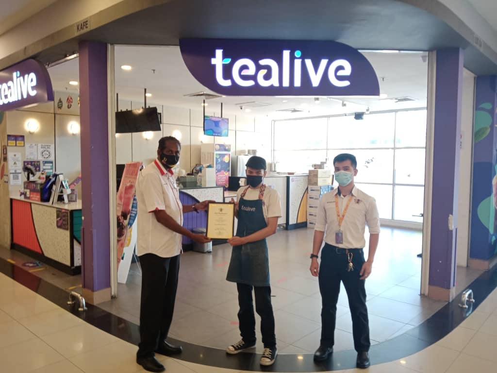 PENYERAHAN SIJIL PREMIS MAKANAN GRED A DI KAWASAN MAJLIS BANDARAYA SEREMBAN