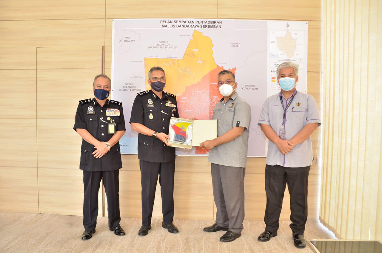KUNJUNGAN HORMAT KETUA POLIS NEGERI SEMBILAN KE ATAS DATUK BANDAR