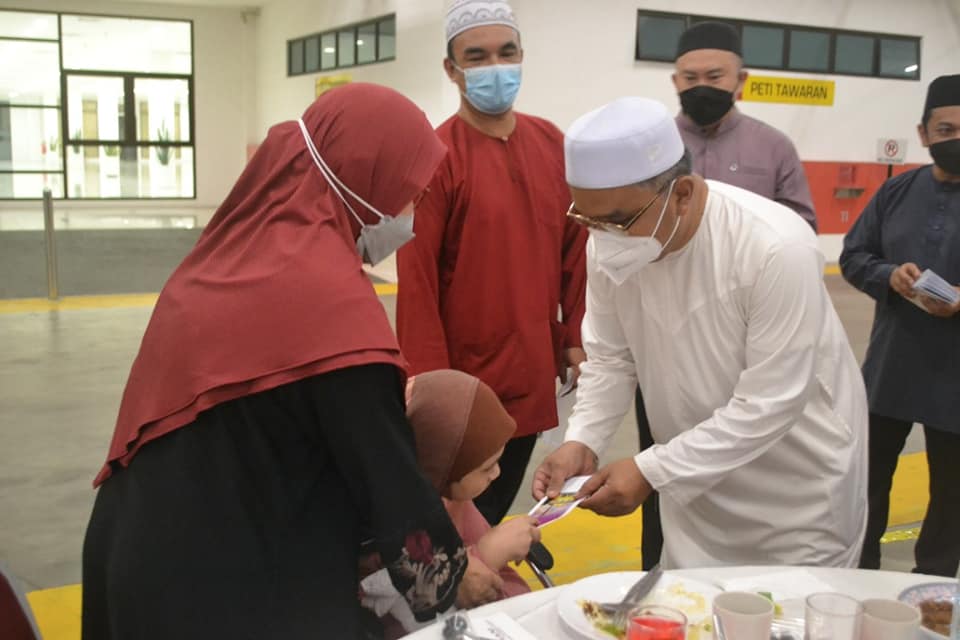MAJLIS BERBUKA PUASA BERSAMA ANAK YATIM DAN SOLAT TERAWIH BERJEMAAH