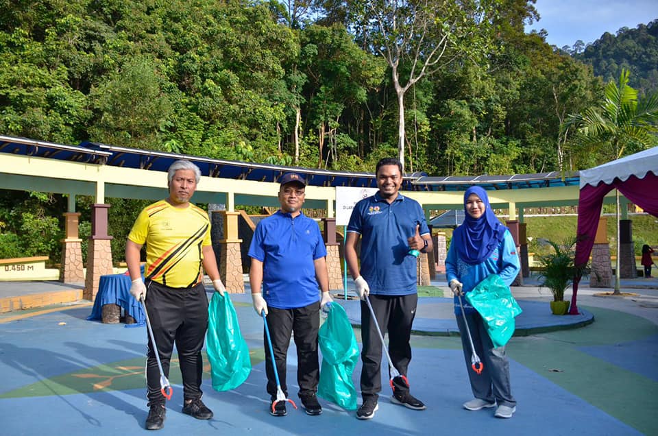 PLOGGING BUMI HIJAU DI TAMAN EKO RIMBA.