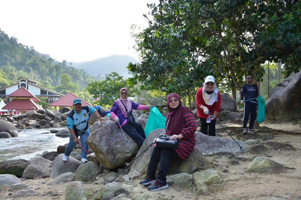 PLOGGING BUMI HIJAU DI TAMAN EKO RIMBA.