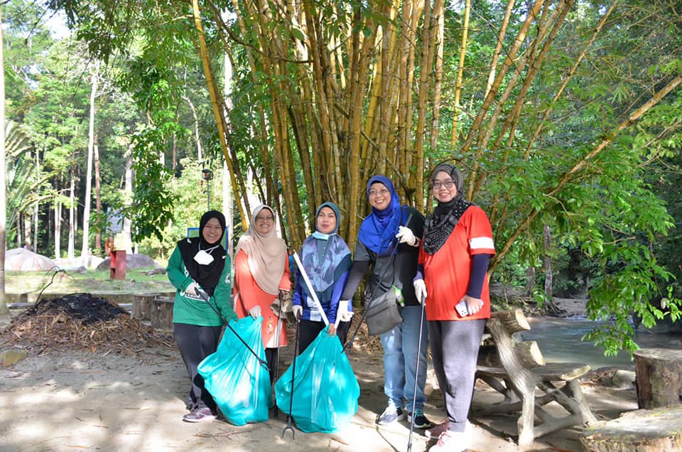 PLOGGING BUMI HIJAU DI TAMAN EKO RIMBA.