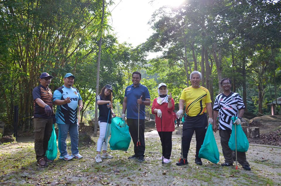PLOGGING BUMI HIJAU DI TAMAN EKO RIMBA.